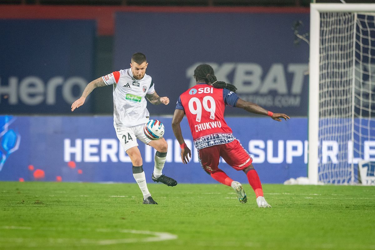 Evans and Chukwu in action in the reverse fixture. (Photo credits: ISL)