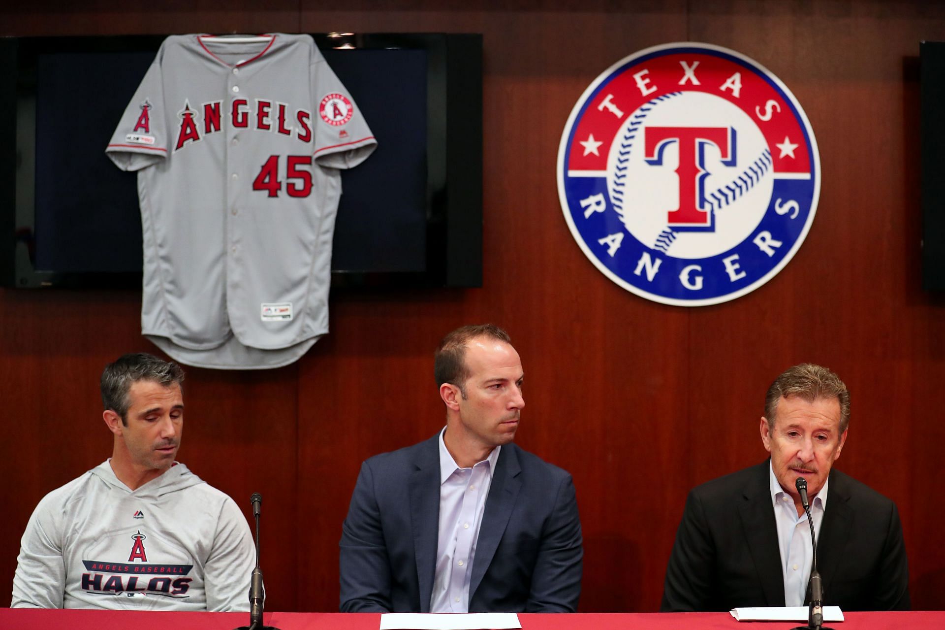 Los Angeles Angels of Anaheim v Texas Rangers: ARLINGTON, TEXAS - JULY 02: (L-R) Manager Brad Ausmus #12 of the Los Angeles Angels, General Manager Billy Eppler, team owner Arte Moreno talk with the media during a press conference held to address the death of pitcher Tyler Skaggs at Globe Life Park in Arlington on July 02, 2019, in Arlington, Texas. (Photo by Tom Pennington/Getty Images)