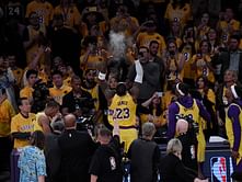 "Them like the ultimate flexes"- Draymond Green says LeBron James doing the powder toss while coming off the bench is the mark