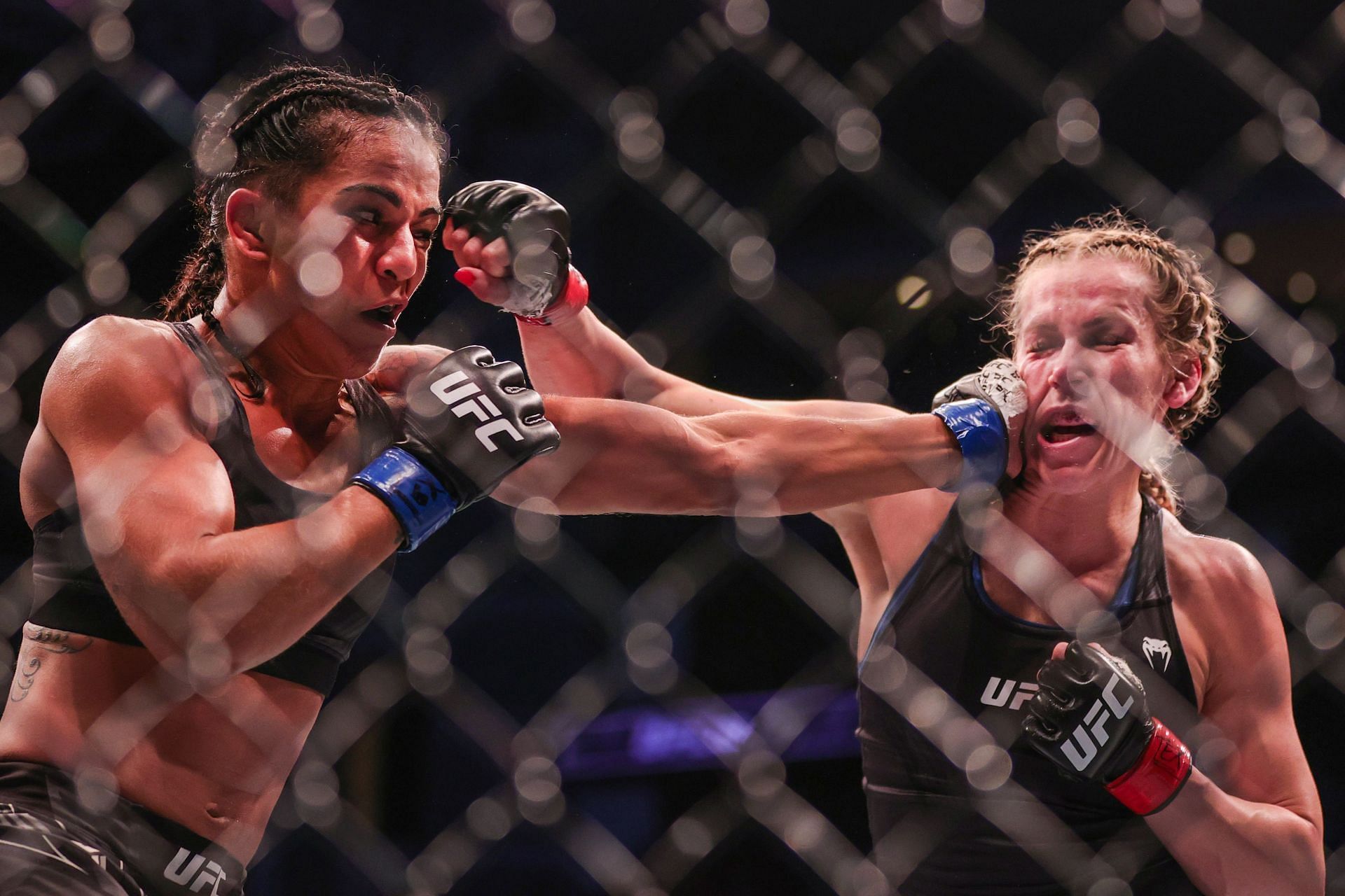 UFC 262: Viviane Araujo v Katlyn Chookagian