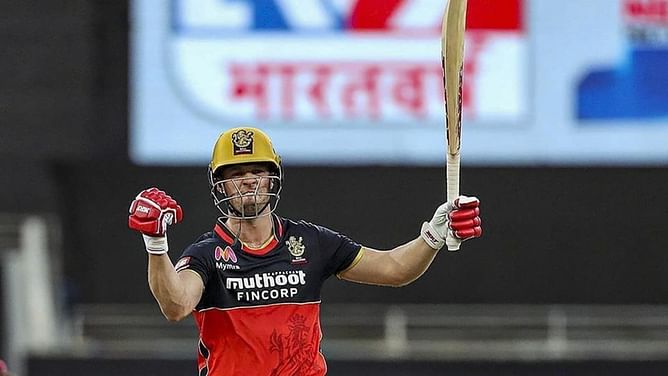 गौतम गंभीर ने साधा एबी डीविलियर्स पर निशाना, IPL में बल्लेबाजी को लेकर दी तीखी प्रतिक्रिया