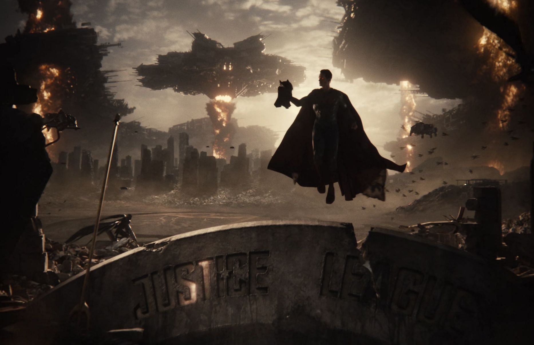 Zack Snyder&#039;s Justice League is a must-see movie that combines stunning visuals, compelling characters, and sets a new standard for the superhero genre (Image via DC Studios)