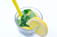 Lemon water may help prevent kidney stones. (Image via Pexels/Lukas)