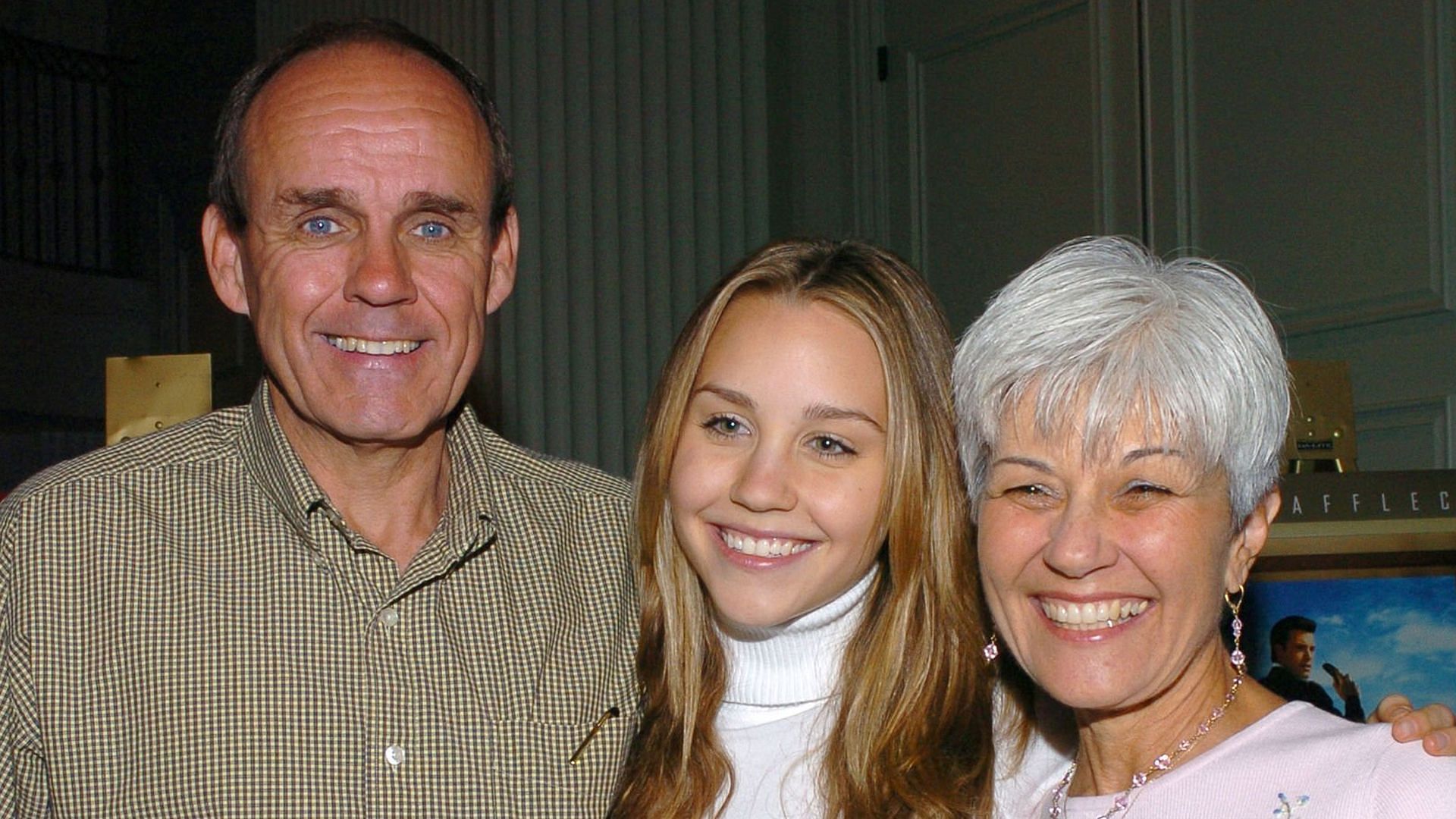 Amanda Bynes with her parents (Image via Getty Images)