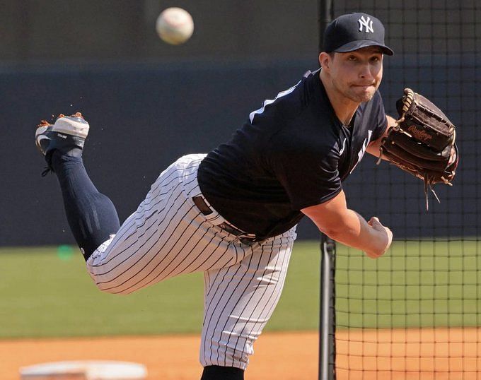 Yankees' Kahnle undergoes Tommy John surgery