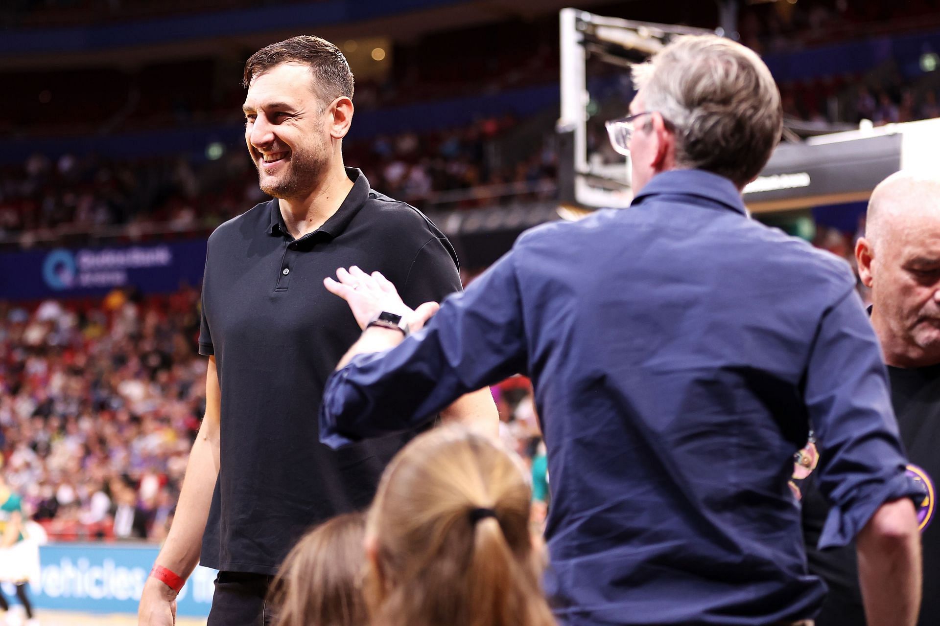 Andrew Bogut is against Rodgers playing among biological women (Image via Getty Images)