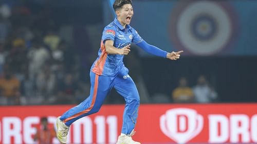 Issy Wong in action for the Mumbai Indians. (Image Courtesy: espncricinfo.com)