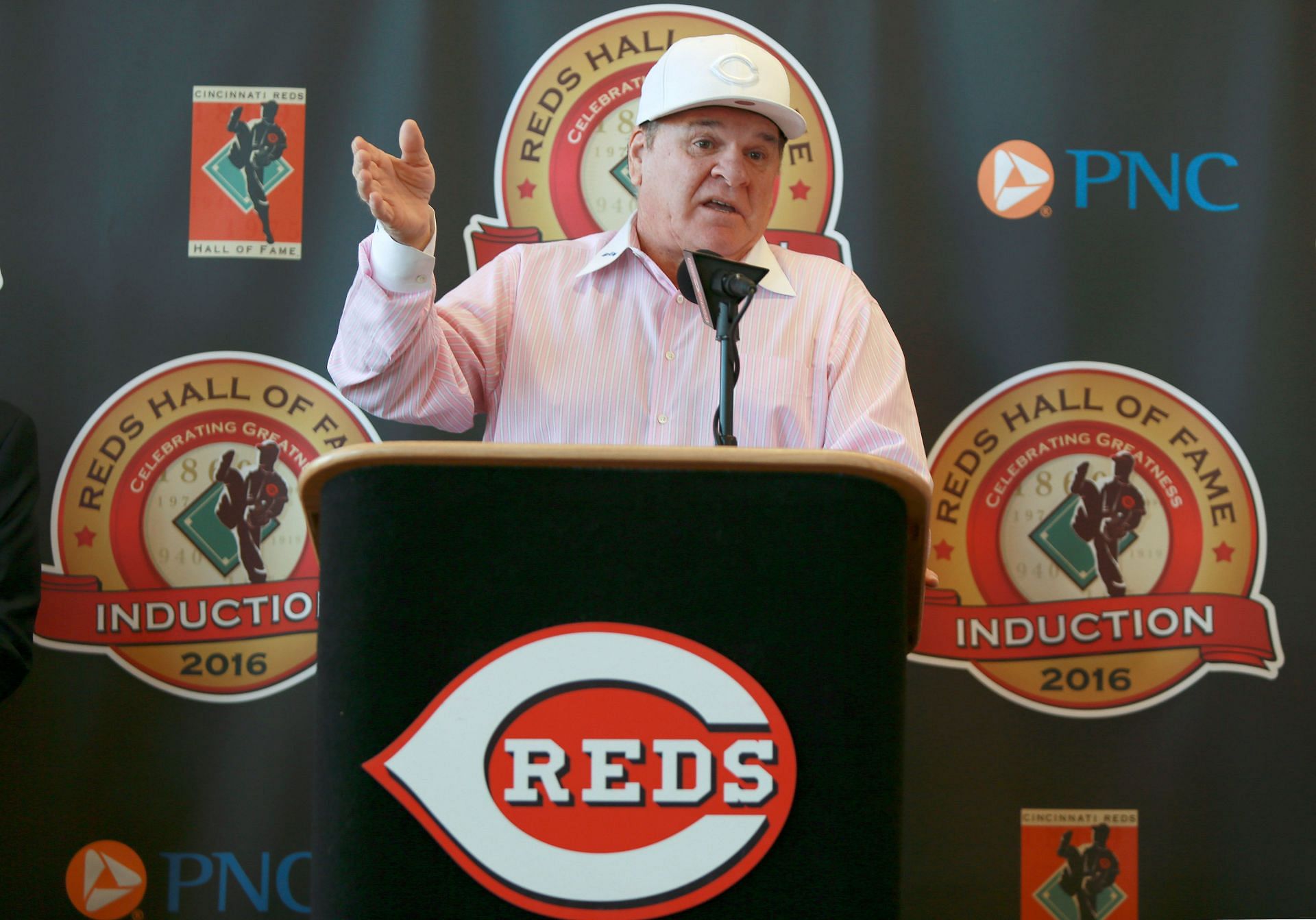 Rose added to Reds' Hall of Fame 