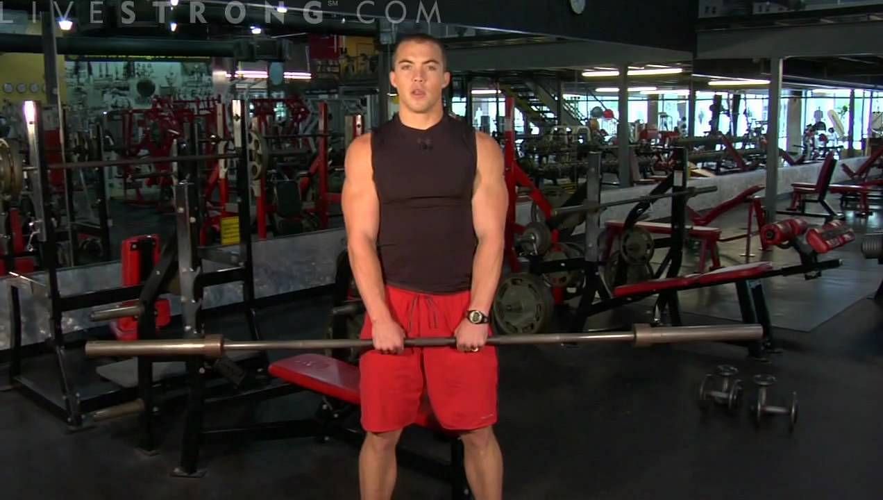 Barbell pull-overs are a great exercise for the lats, (Pic via YouTube/LIVESTRONG.COM)