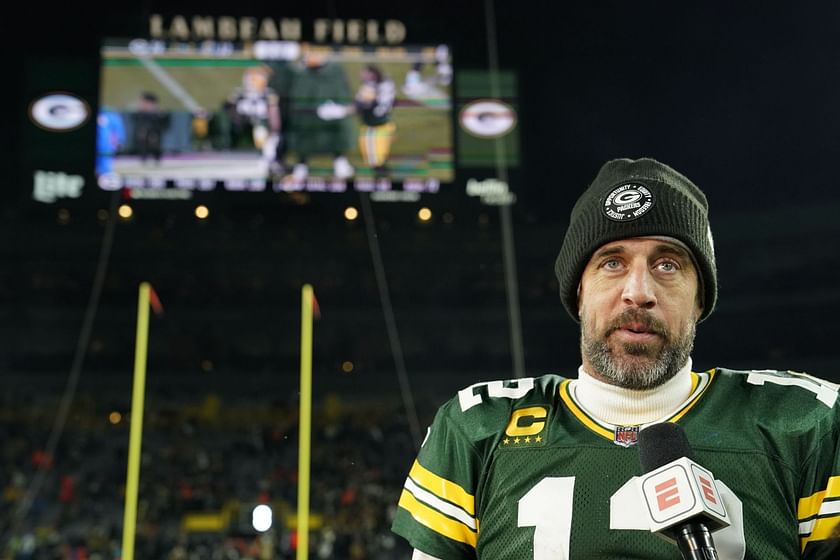 Photo: Green Bay Packers Aaron Rodgers gets set to pass at MetLife