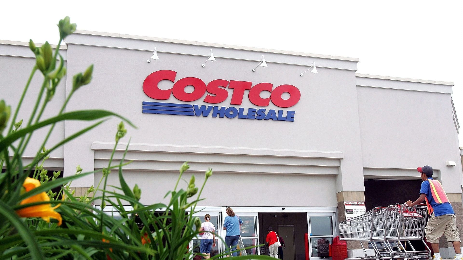 Costco is beginning to implement new sample kiosks in stores across the country (Image via Tim Boyle/Getty Images)