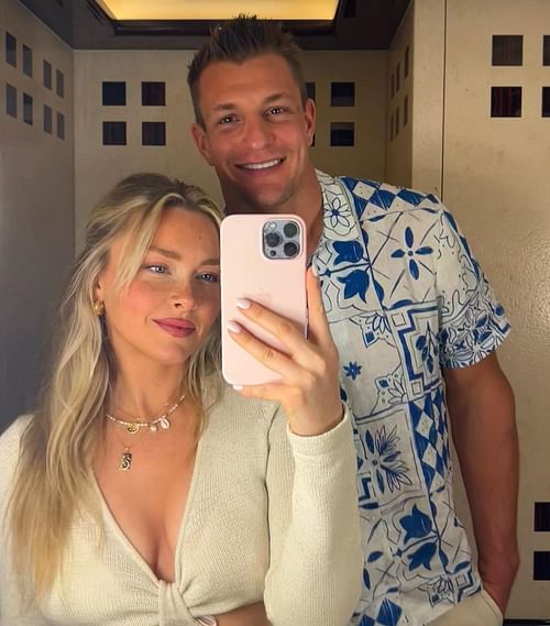 Rob Gronkowski poses for a mirror selfie with Kostek. (Image Credit: @camillekostek Instagram)