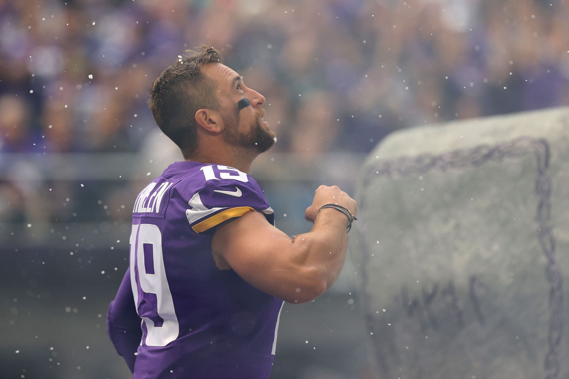 Panthers agree to terms with Adam Thielen