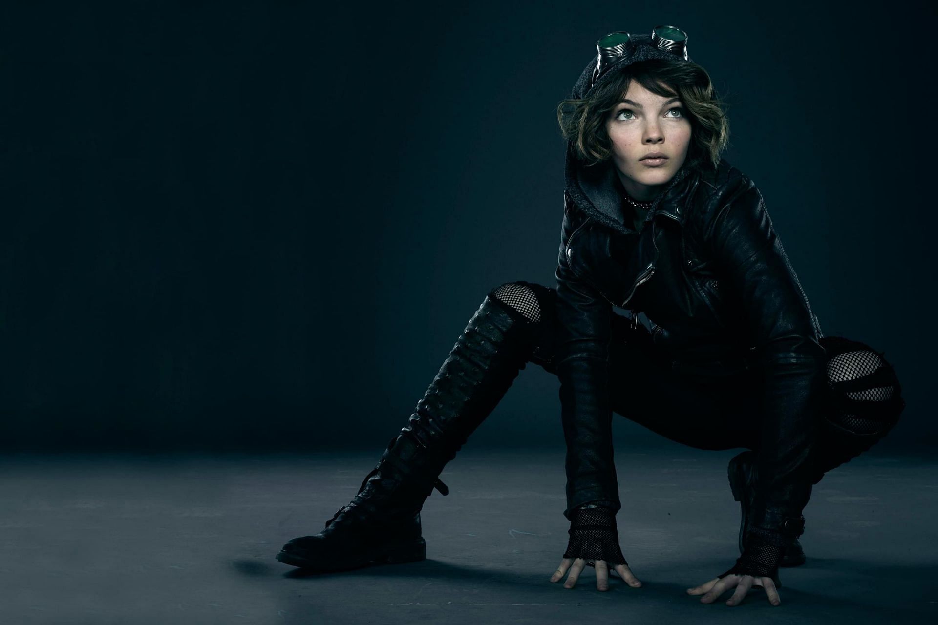 Camren Bicondova as a young Selina Kyle in the television series Gotham (Image via Warner Bros)