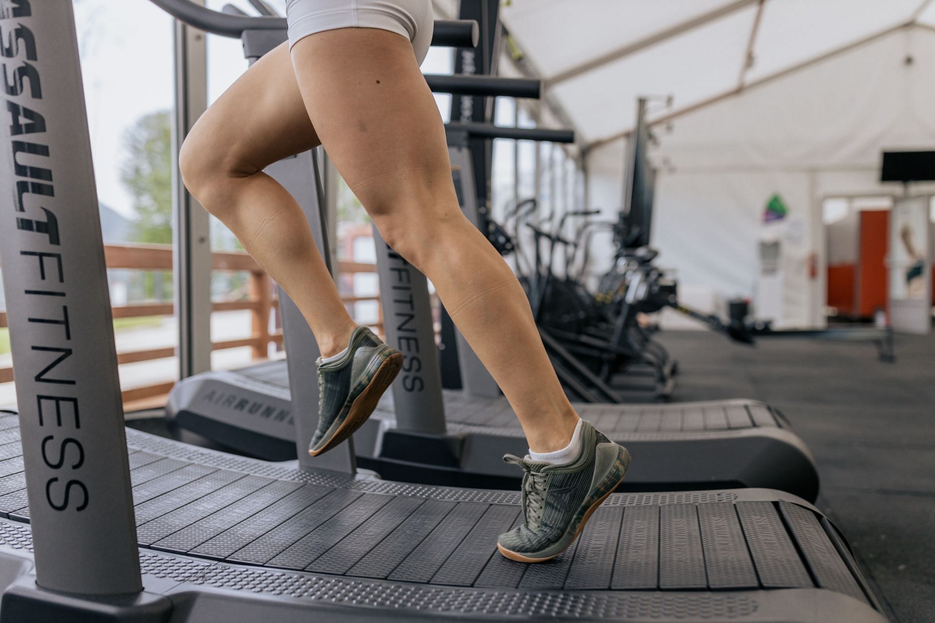 Treadmill incline workouts can provide you with a new challenge if you are getting bored of running flat (Image via Pexels @Anastasia Shuraeva)