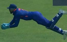[Watch] KL Rahul takes sharp diving catch to dismiss Steve Smith in 1st IND vs AUS ODI