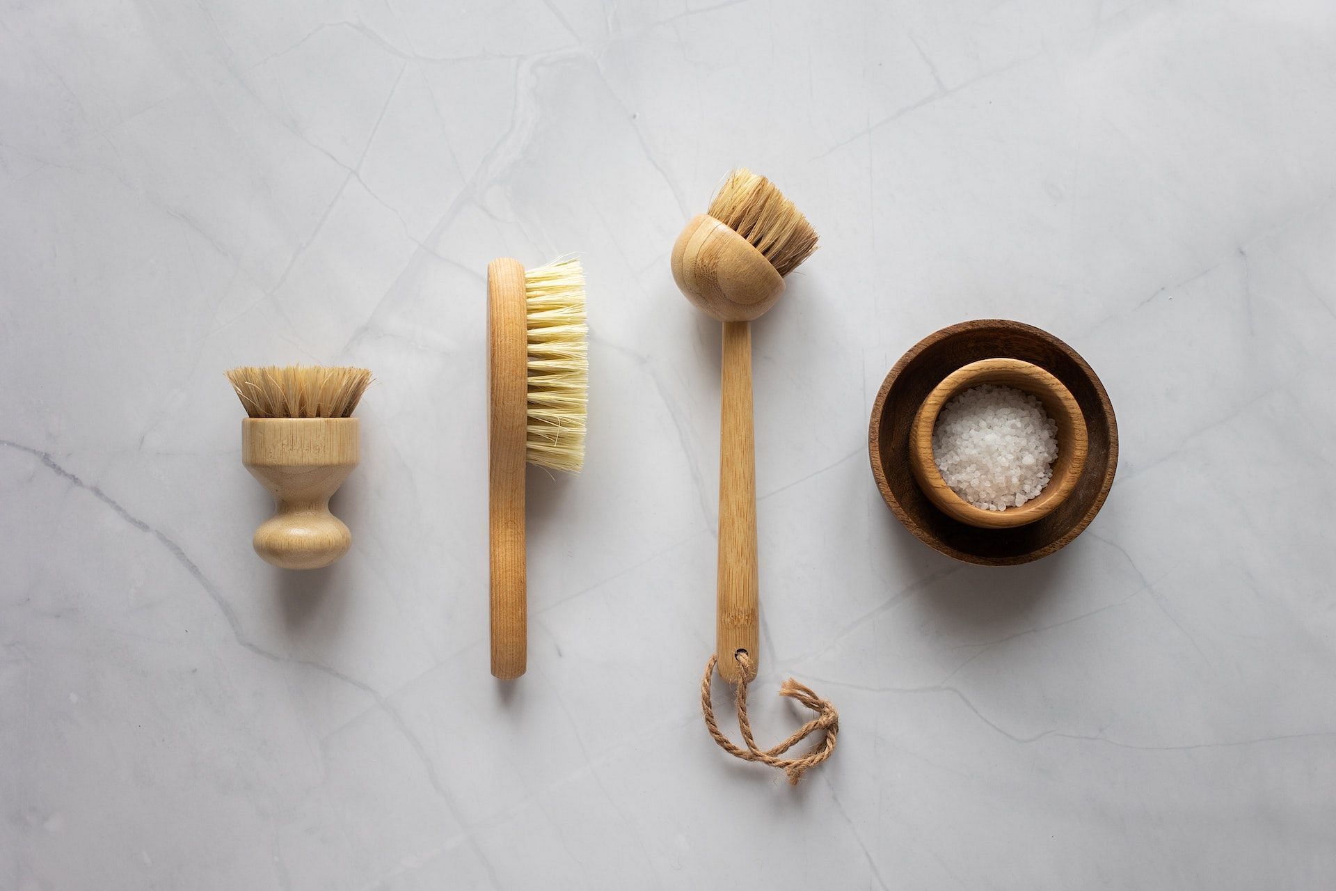 Dry brushing offers relaxation. (Photo via Pexels/Monstera)
