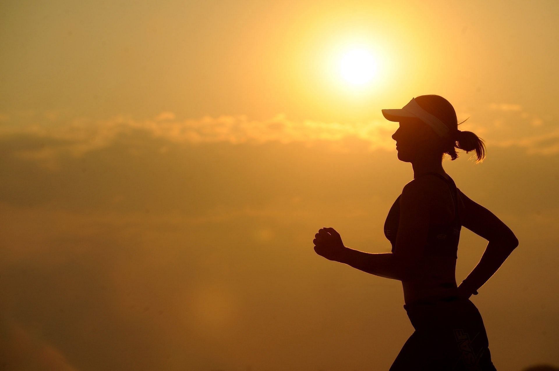 Runner workouts improve sports performance. (Photo via Pexels/Pixabay)