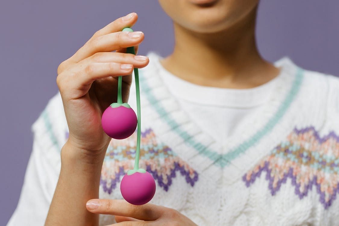 Kegel Weights - Strengthen Your Pelvic Floor and Improve Your Health (image via pexels/Cottonbro studios)