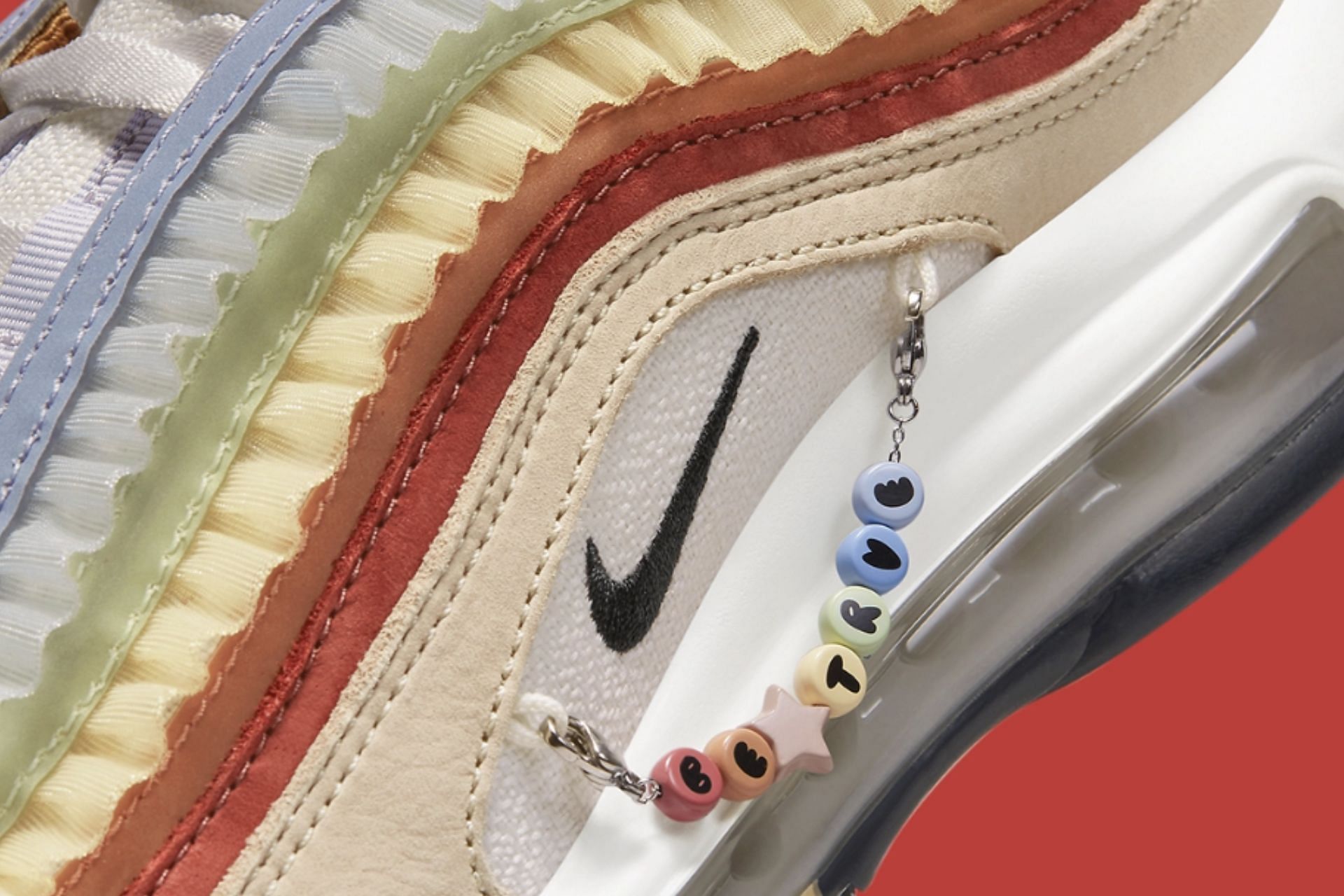 Take a closer look at the hangtags of the sneakers (Image via Nike)