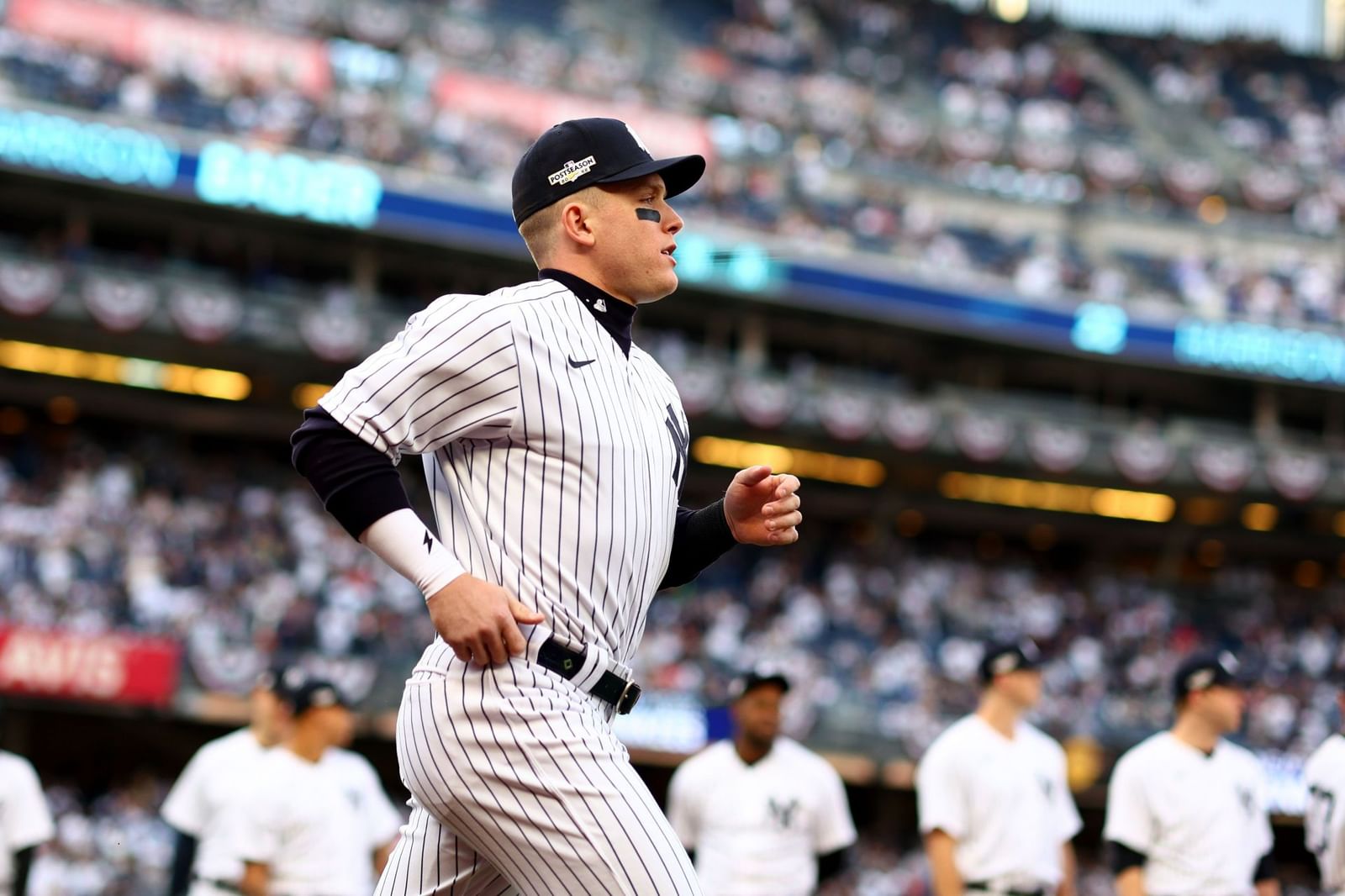 New York Yankees fans frustrated by Aaron Hicks' brutal outfield error