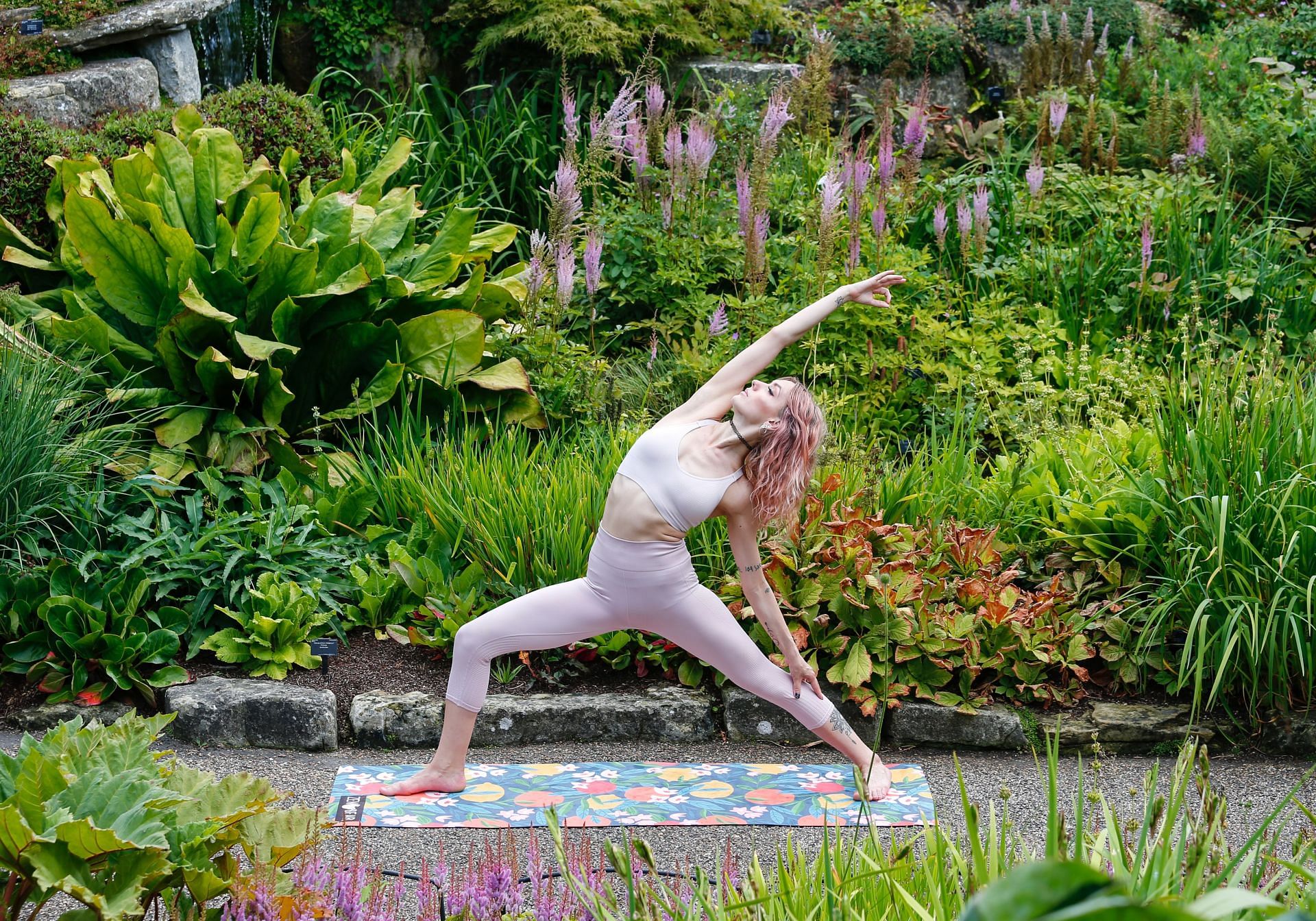 Yoga for height asanas also supports bone growth. (Image via Unsplash / Zen Bear Yoga)
