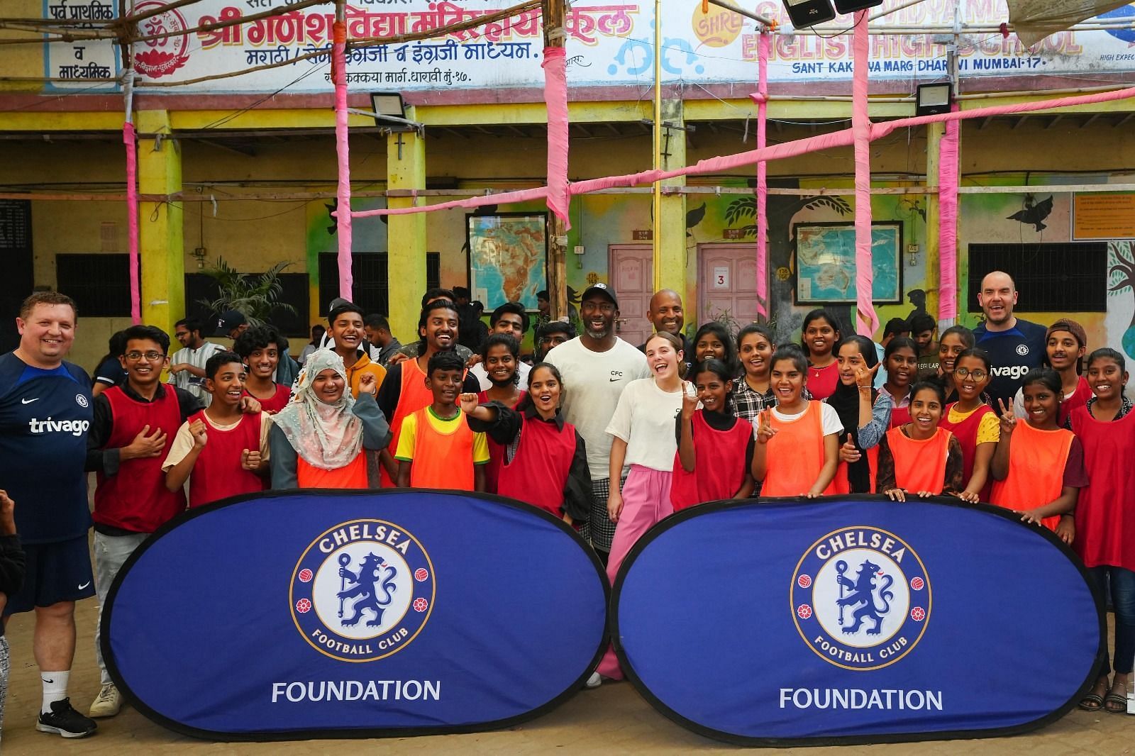 Jimmy Floyd Hasselbaink with kids for the coaching clinic event in Dharavi Source : Business of Sports SportsKeeda