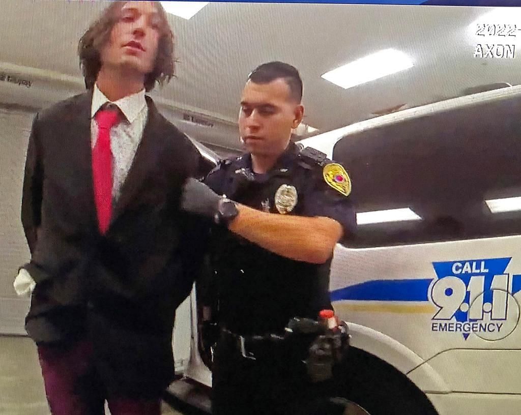 Ezra Miller under arrest (Image via Twitter/@nypost)
