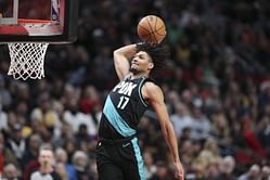 Watch: Shaedon Sharpe jumps out the building to throw down monster alley-oop
