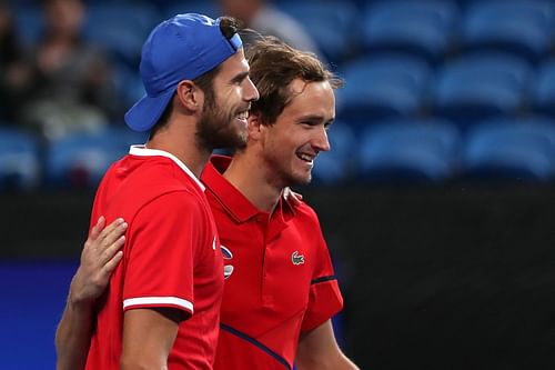 Karen Khachanov (L) and Daniil Medvedev