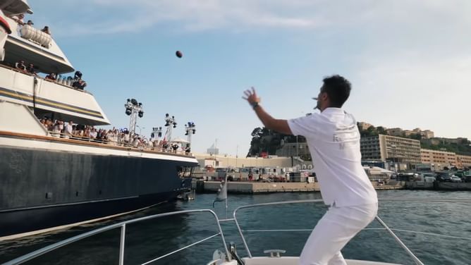 When Tom Brady threw 'surreal' yacht-to-yacht throw to F1 star Daniel Ricciardo (Watch)