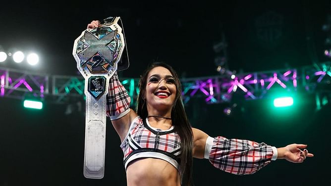 WWE Hall of Famer wishes Roxanne Perez a speedy recovery following unexpected incident on live TV