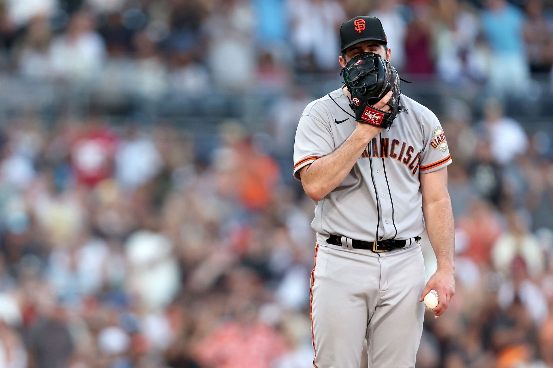 Carlos Rodon gets acquainted with the Cell