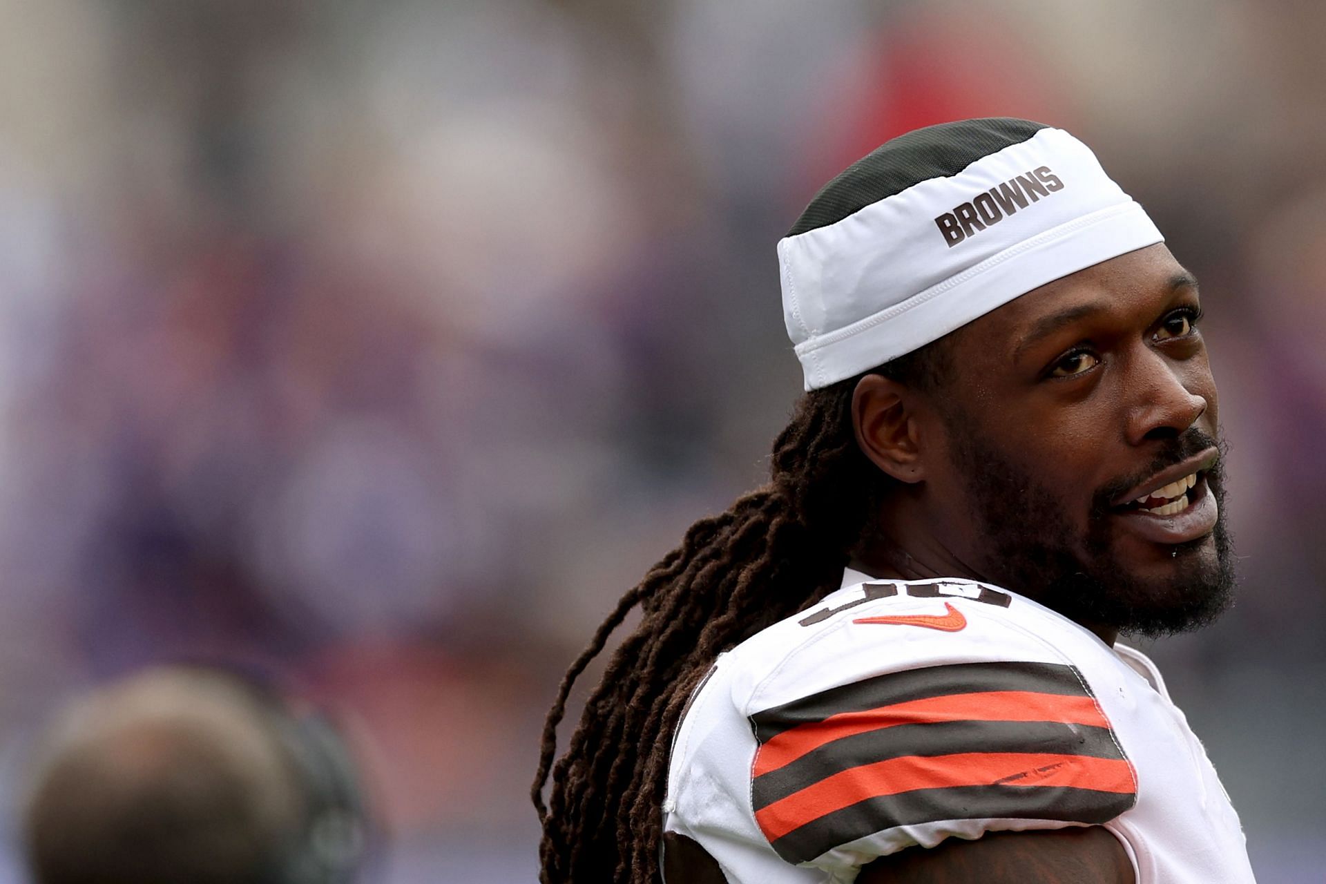 Jadeveon Clowney reacts on the sidelines