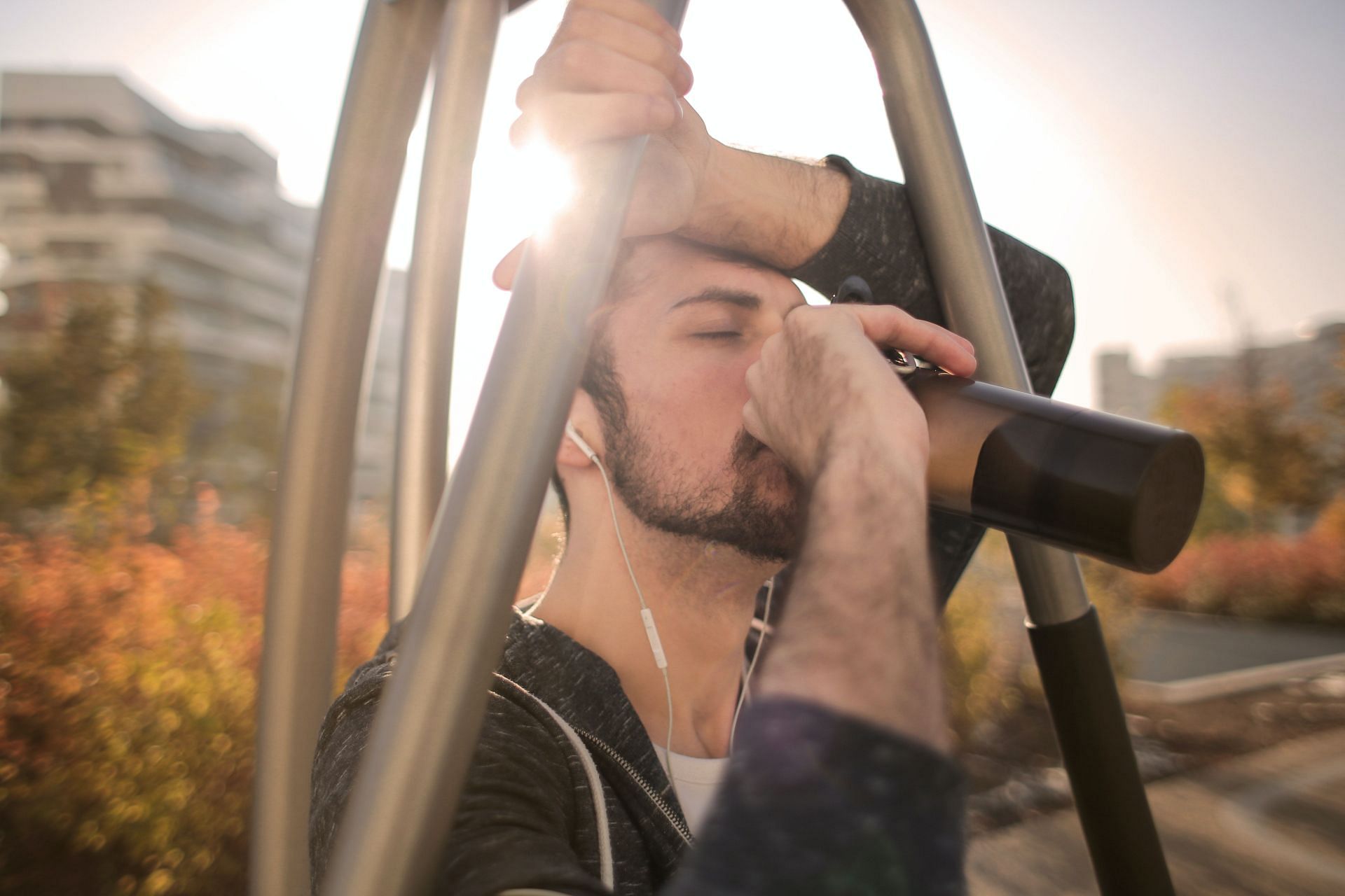 Does pre workout make you poop? (Image via Pexels/ Andrea Piacquadio)