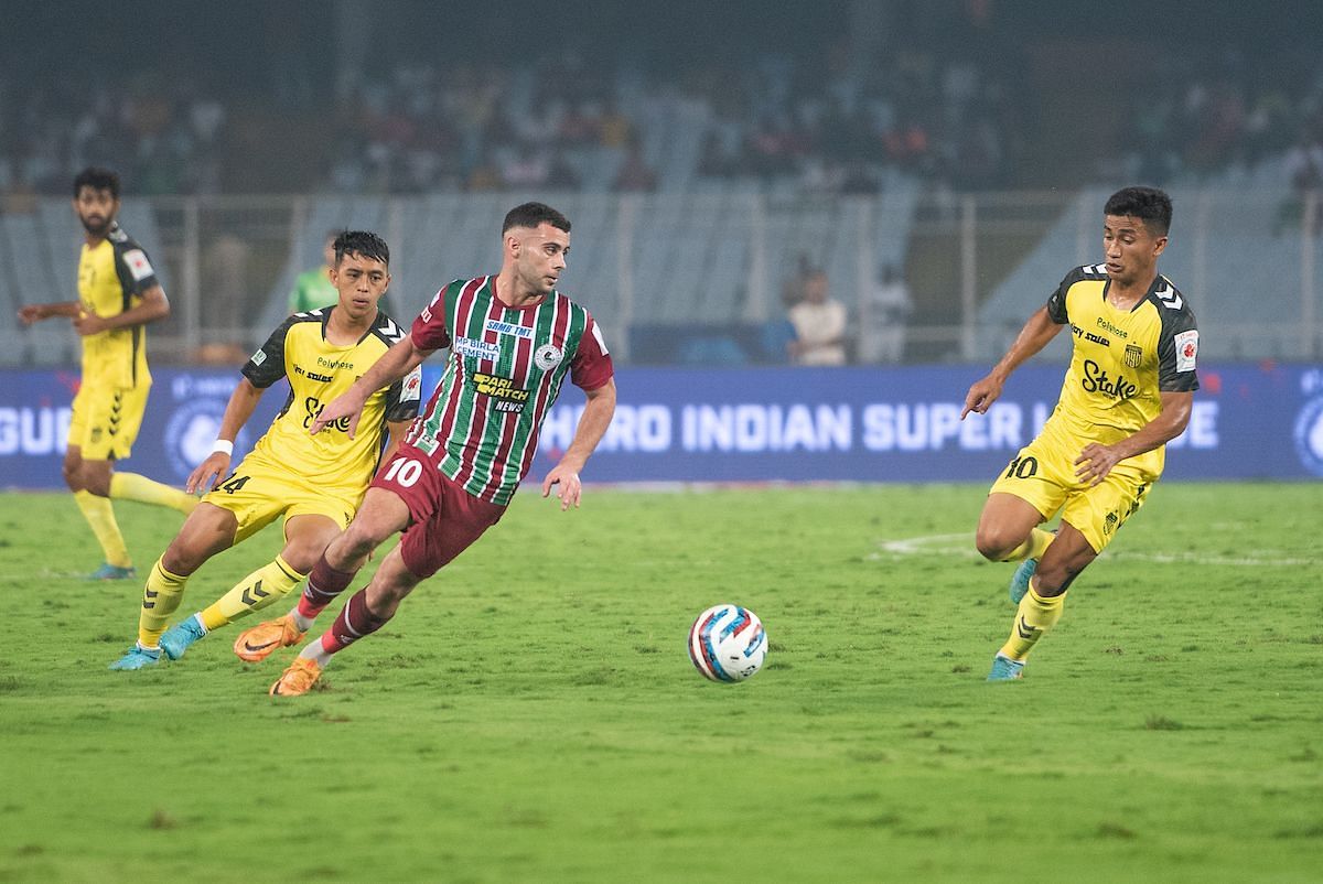 Hugo&#039;s moves kept Hyderabad FC busy in defense (Image courtesy: ISL Media)