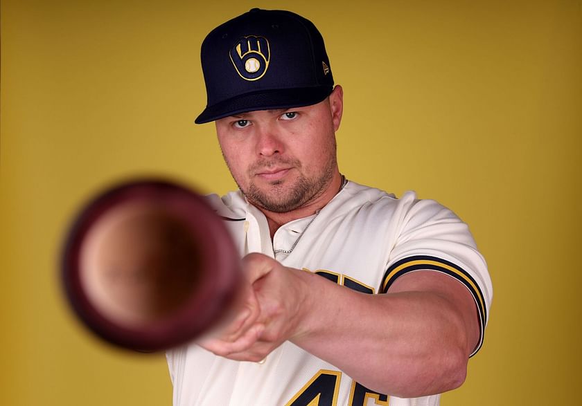 Milwaukee Brewers fans enamored as hulking DH Luke Voit scores all the way  from first base, triumphantly bears his chest: Nice Moobs That's so hot