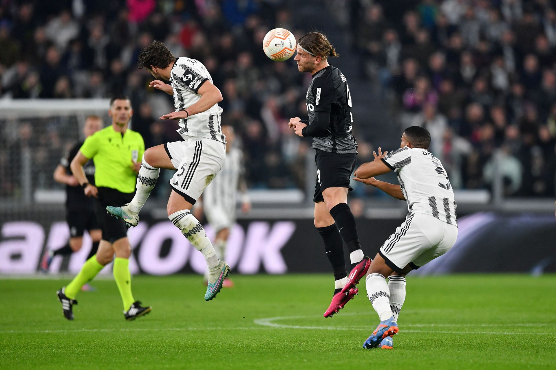 Juventus v Sport-Club Freiburg: Round of 16 Leg One - UEFA Europa League