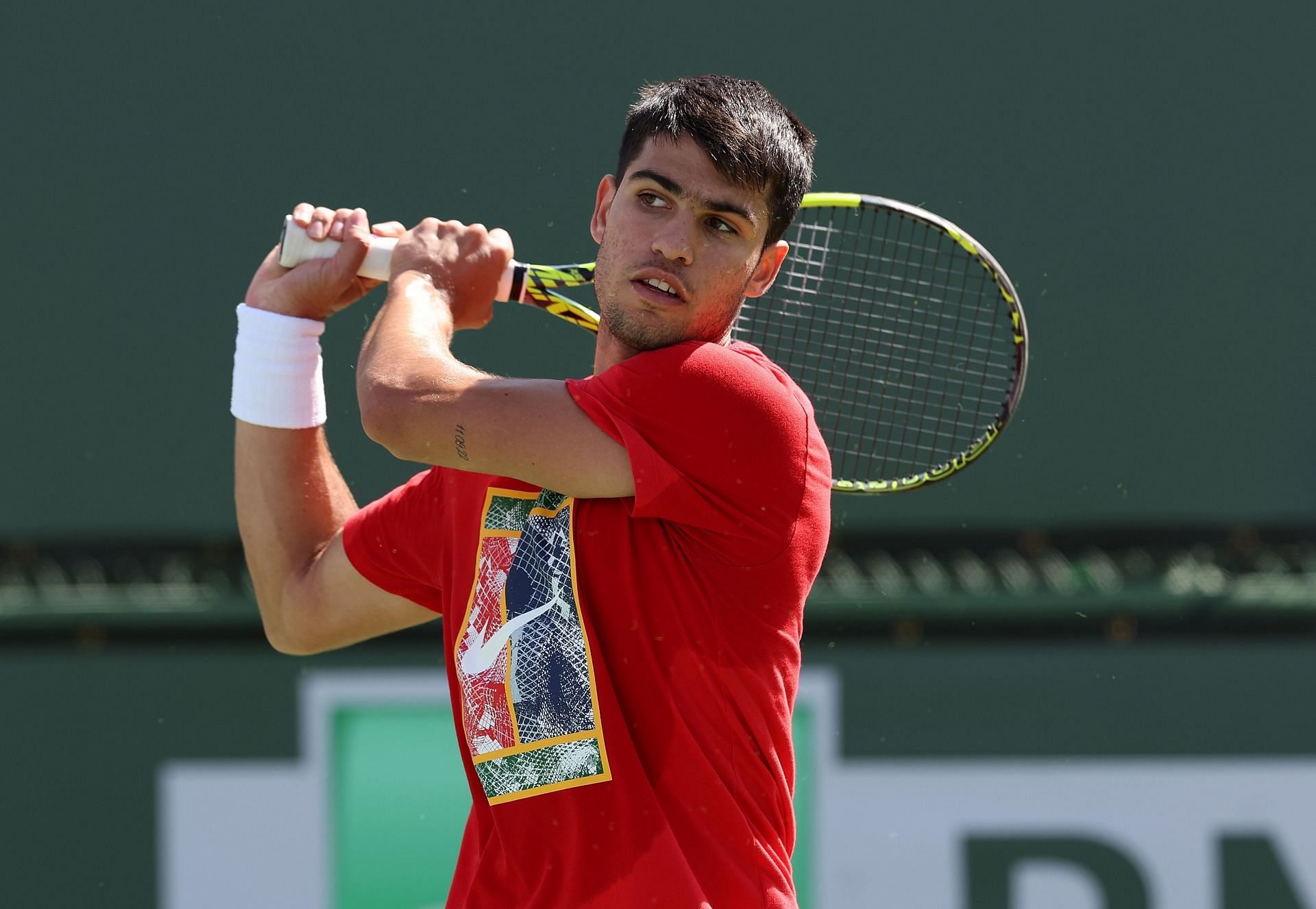 Carlos Alcaraz practices ahead of Indian Wells 2023.