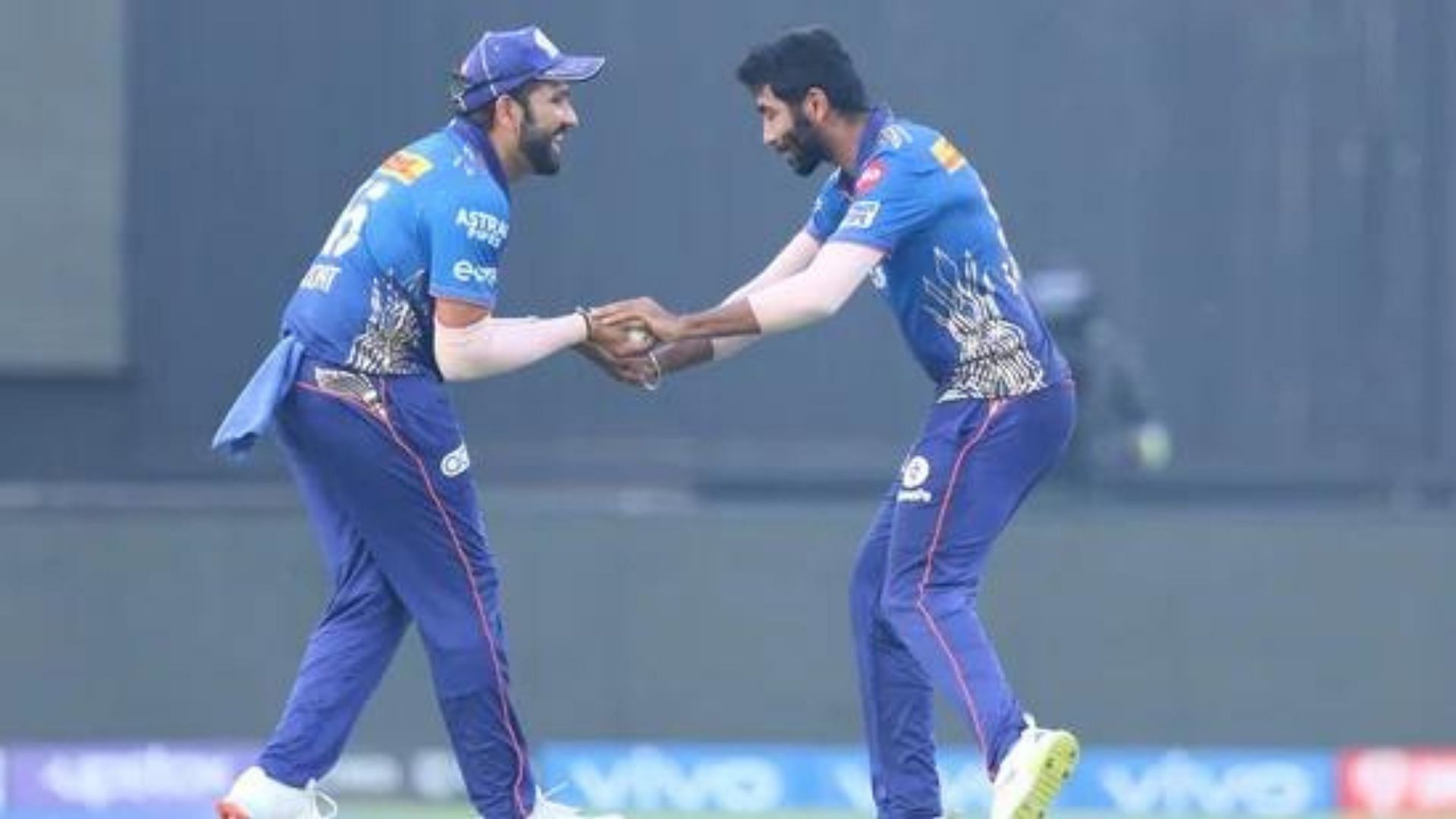 Rohit Sharma (L) &amp; Jasprit Bumrah (P.C.:iplt20.com)