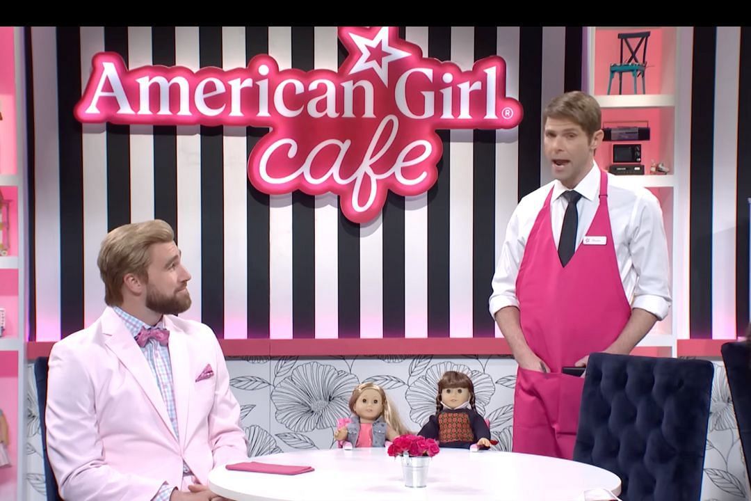 Travis Kelce's pink suit for SNL debut splits viewers over six-piece design