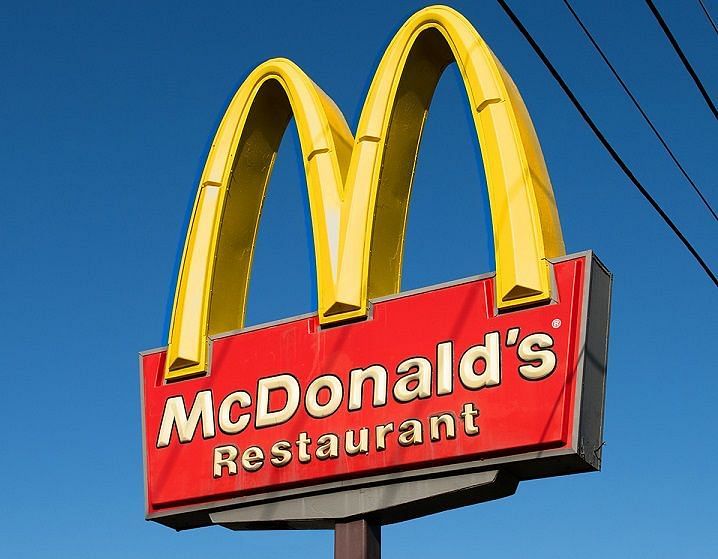 How much does McDonald's pay per hour in 2023?