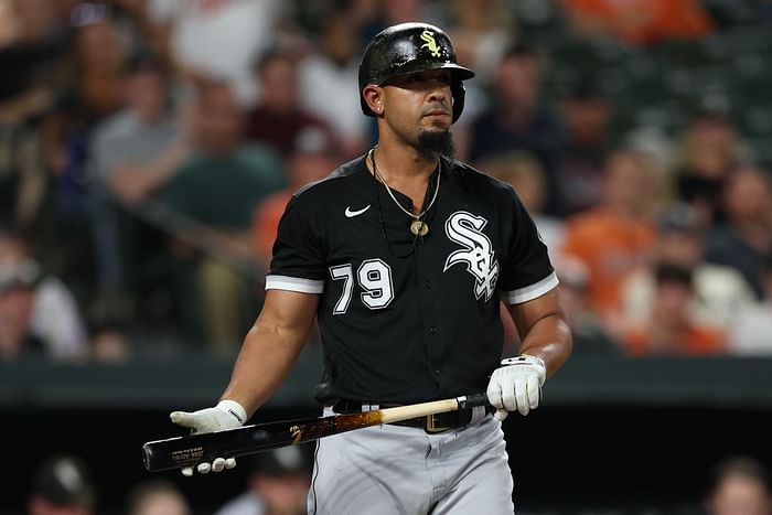 White Sox DH Jose Abreu goes viral for makeshift tent in dugout