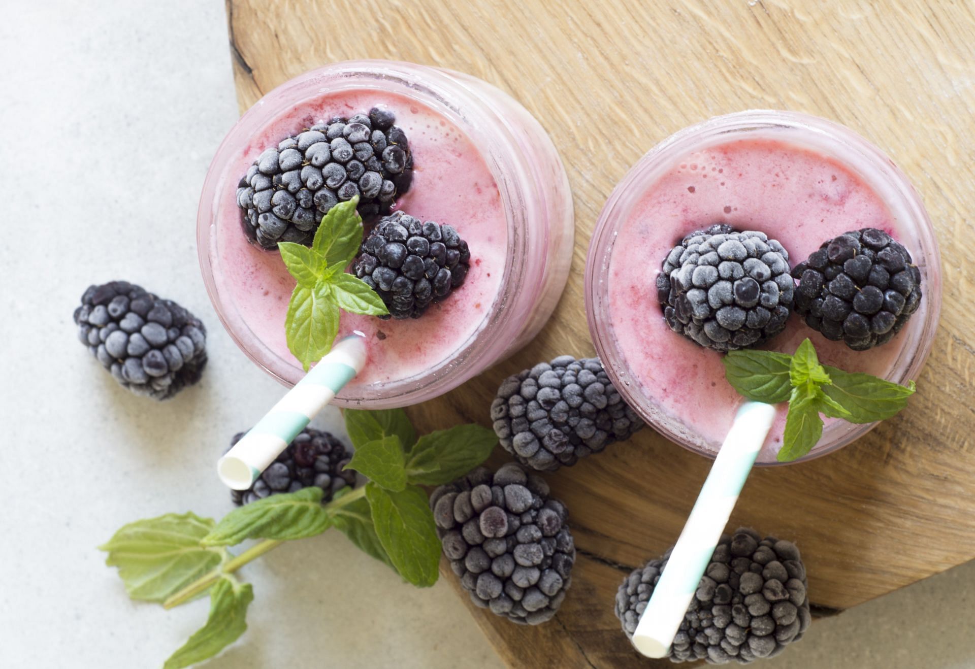 Blackberries are a sweet and tangy fruit that is often used in pies, jams, and other desserts (Image via Pexels)
