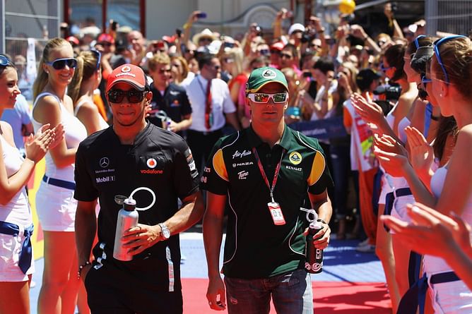 "He can turn a struggling team into a winning team again" - Lewis Hamilton is 'committed' to Mercedes according to former teammate