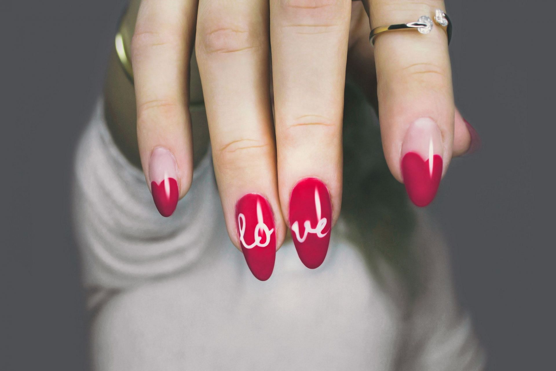 Healthy nails are a sign of a healthy body. (Image via Pexels)