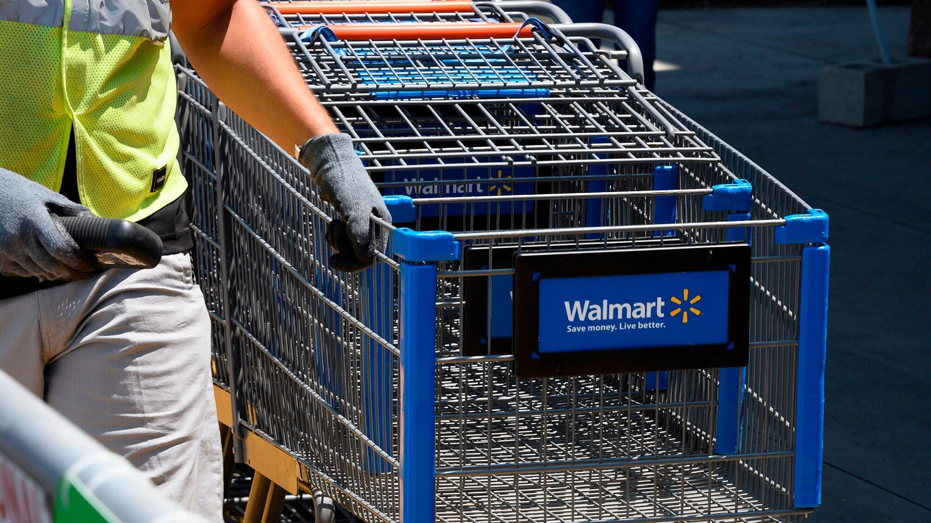 Walmart stores at Hayden Meadows and East Port Plaza to officially shutter down starting March 24, 2023 (Image via Robyn Beck/ AFP/ Getty Images)