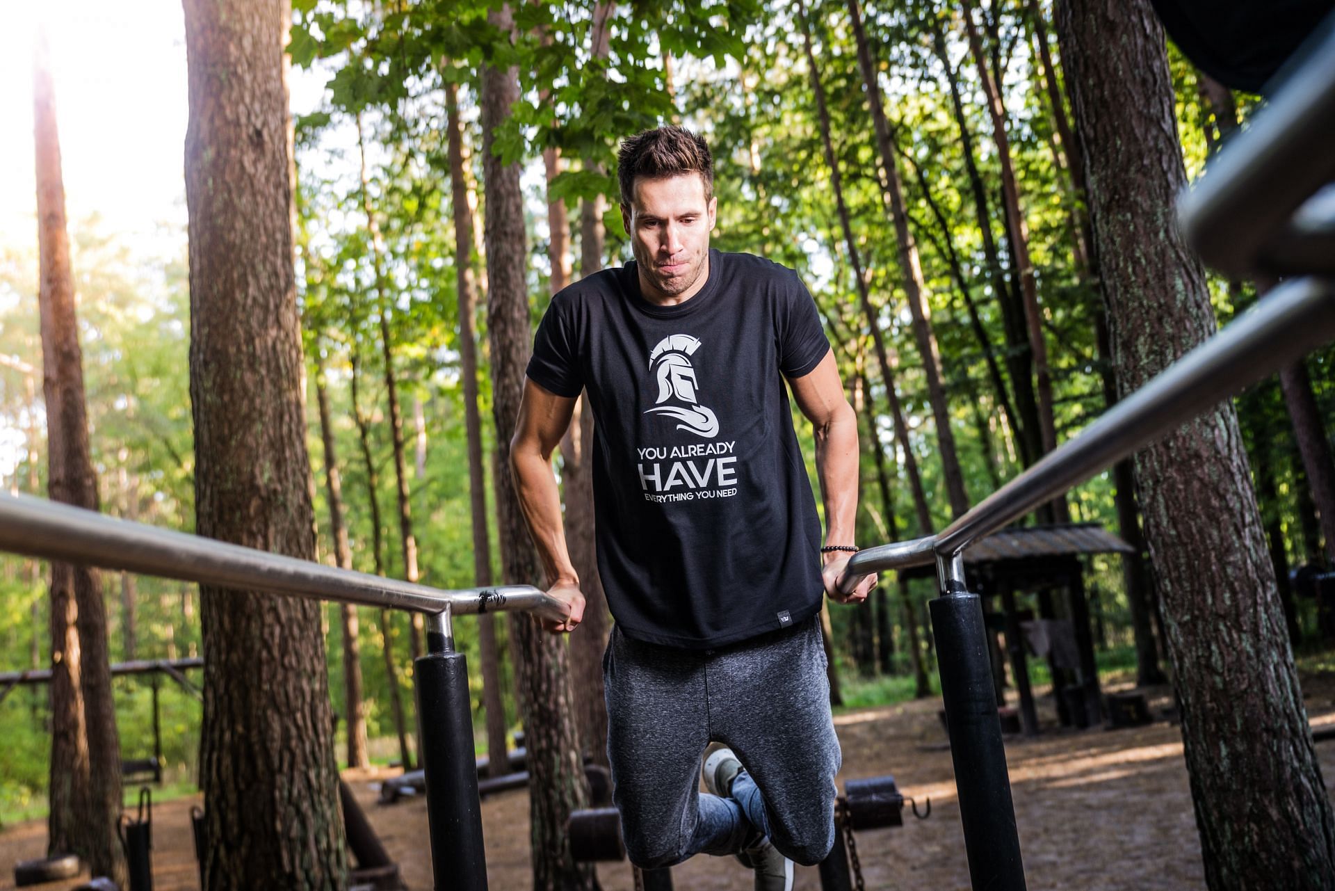 Pull ups are one of the most common calisthenics workouts that are done in this kind of workout (Image via Unsplash @Frame Kings)