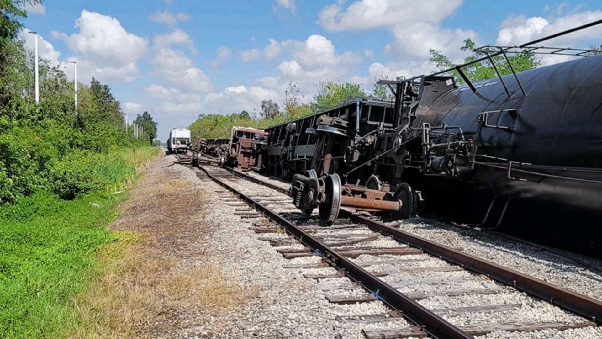 Train derailment. (Image via Manatee County Government/Twitter)