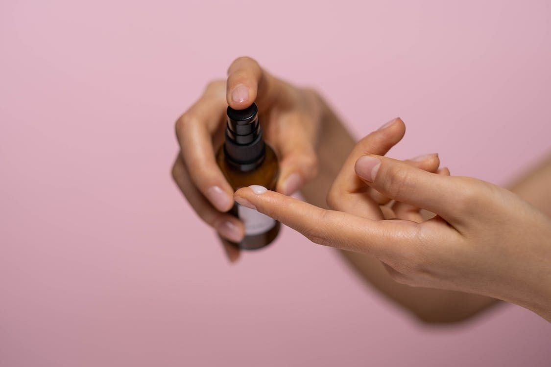 Retinol has an abundance of benefits if used correctly (Image via Pexels/Ron Lach)